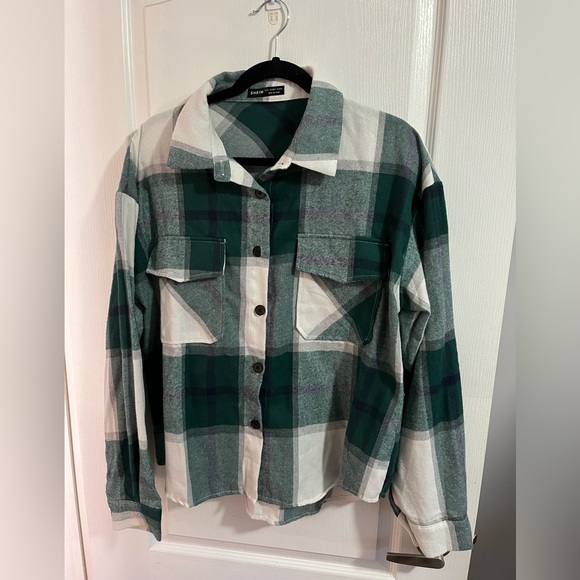 Woman’s size 8/10 green plaid shirt - Picture 1 of 2